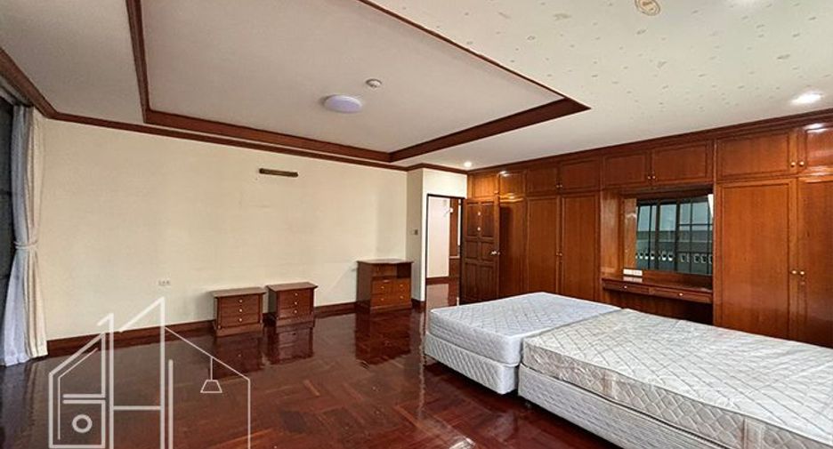 Condo en alquiler de 3 habitaciones en Watthana, Bangkok