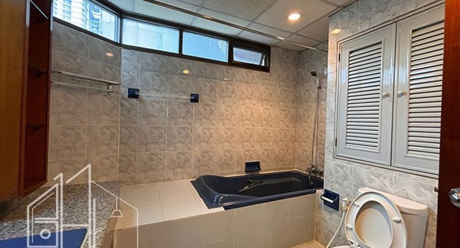 Condo en alquiler de 3 habitaciones en Watthana, Bangkok
