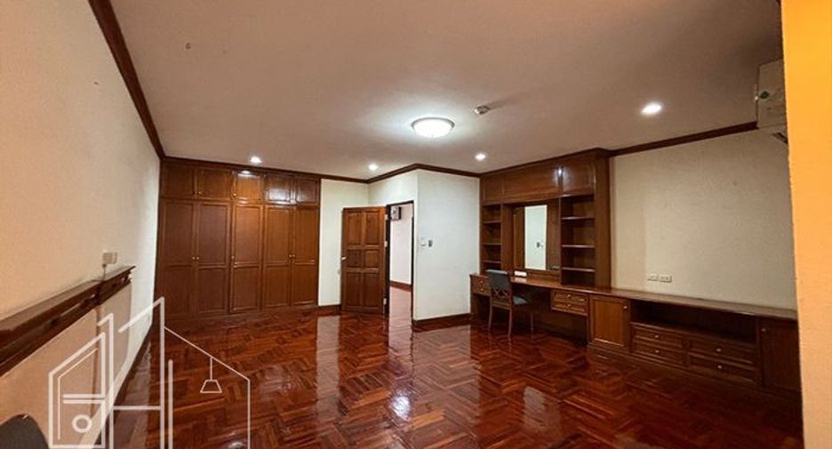 Condo en alquiler de 3 habitaciones en Watthana, Bangkok