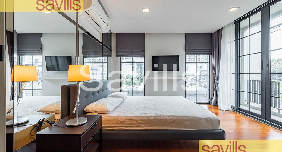 Casa adosada en alquiler y en venta de 4 habitaciones en Watthana, Bangkok