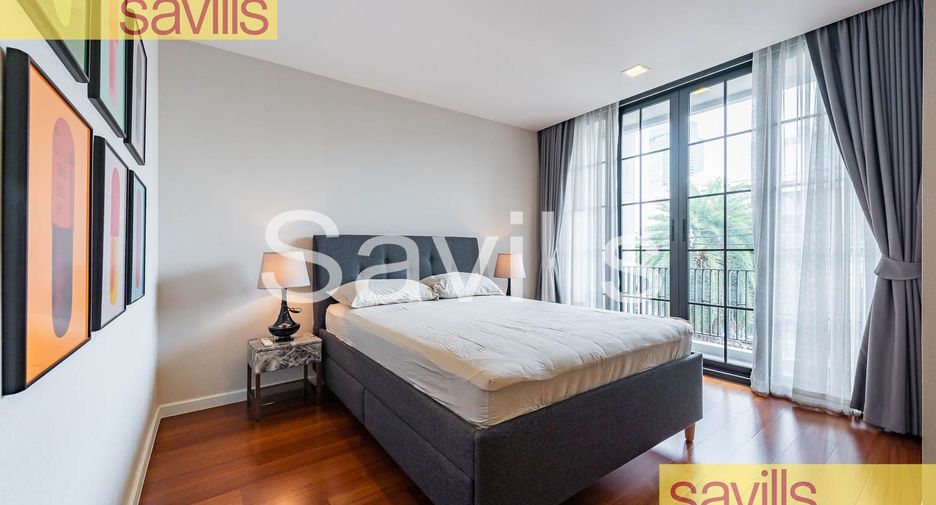 Casa adosada en alquiler y en venta de 4 habitaciones en Watthana, Bangkok