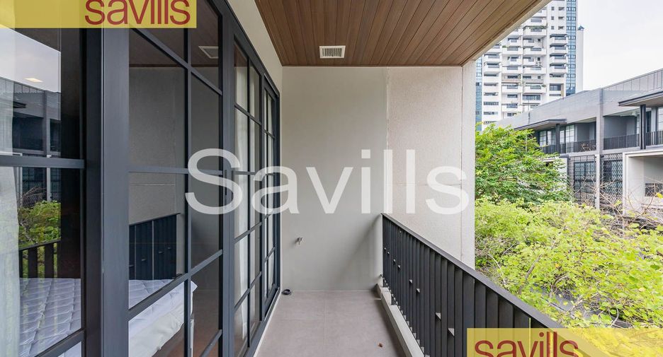 Casa adosada en alquiler y en venta de 4 habitaciones en Watthana, Bangkok