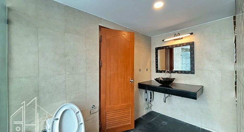 À louer 3 chambres condo à Khlong Toei, Bangkok