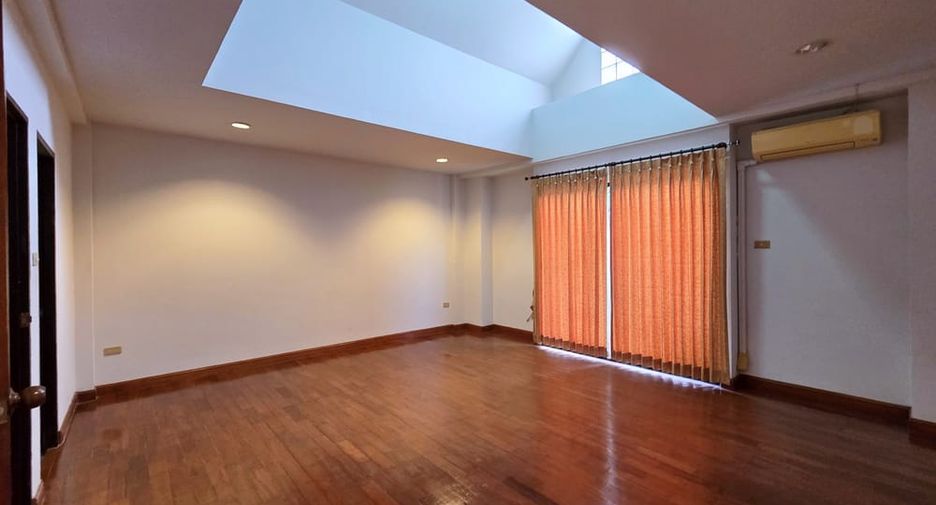Local comercial en alquiler de 3 habitaciones en Central Pattaya, Pattaya