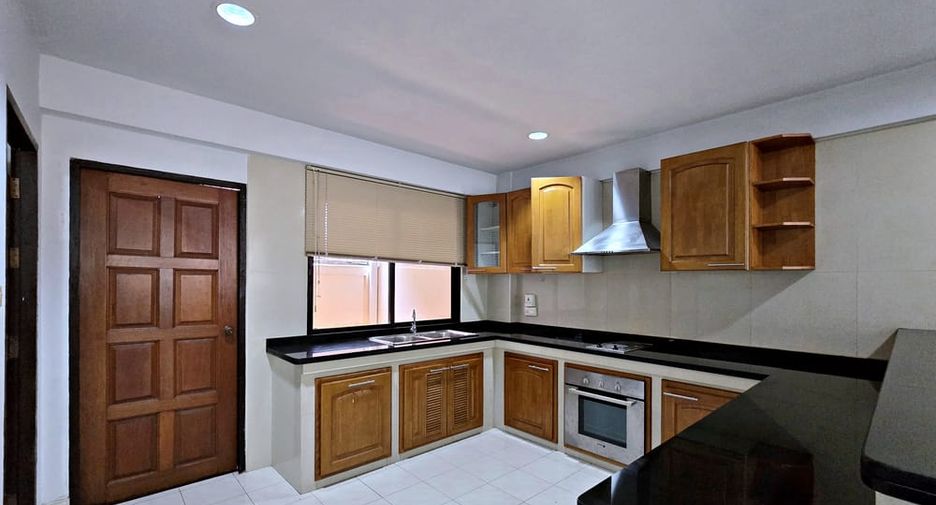 Local comercial en alquiler de 3 habitaciones en Central Pattaya, Pattaya