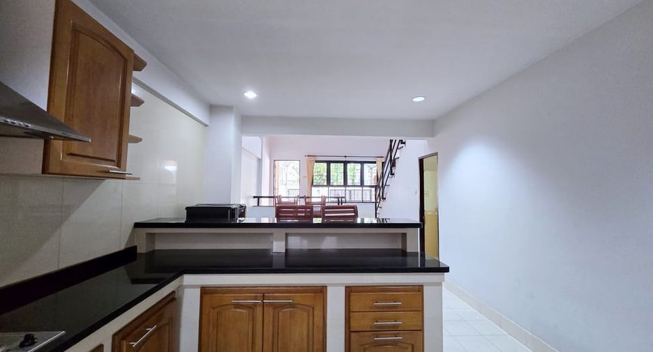 Local comercial en alquiler de 3 habitaciones en Central Pattaya, Pattaya