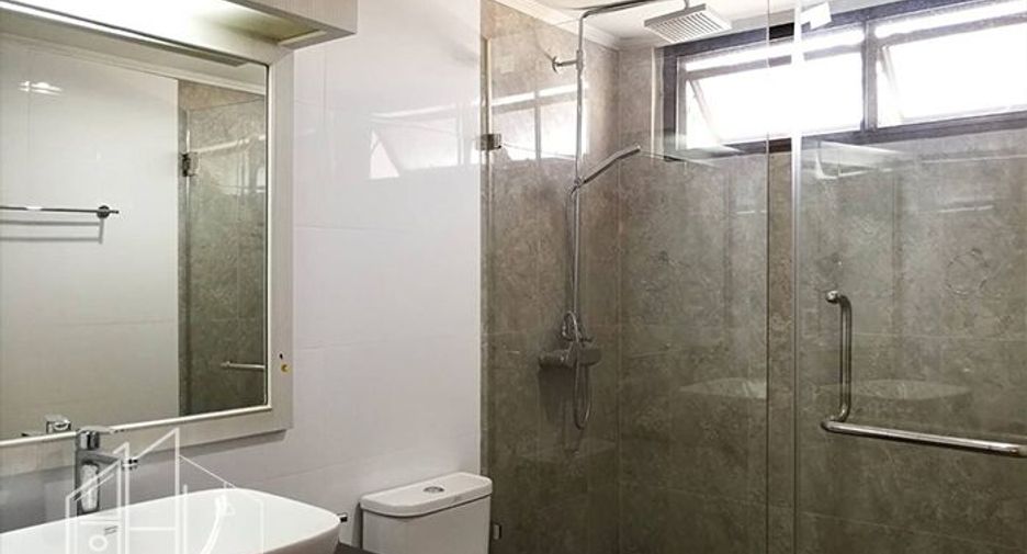 Wohnung zur Miete mit 3 Zimmer in Khlong Toei, Bangkok