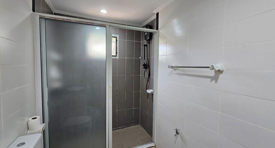 For sale 3 bedrooms house in East Pattaya, Pattaya