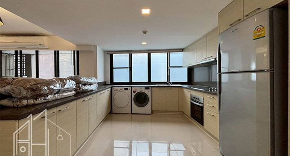 Condo en alquiler de 3 habitaciones en Khlong Toei, Bangkok