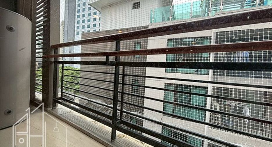 Condo en alquiler de 3 habitaciones en Khlong Toei, Bangkok