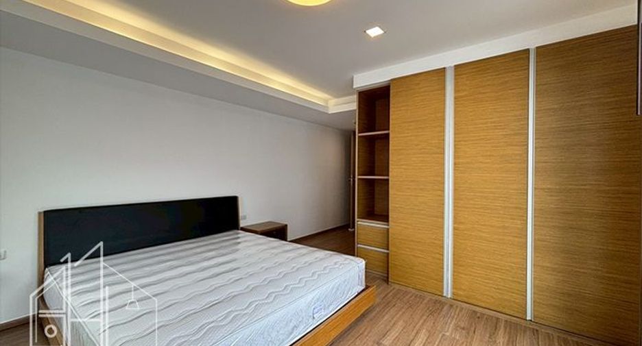 Condo en alquiler de 3 habitaciones en Khlong Toei, Bangkok