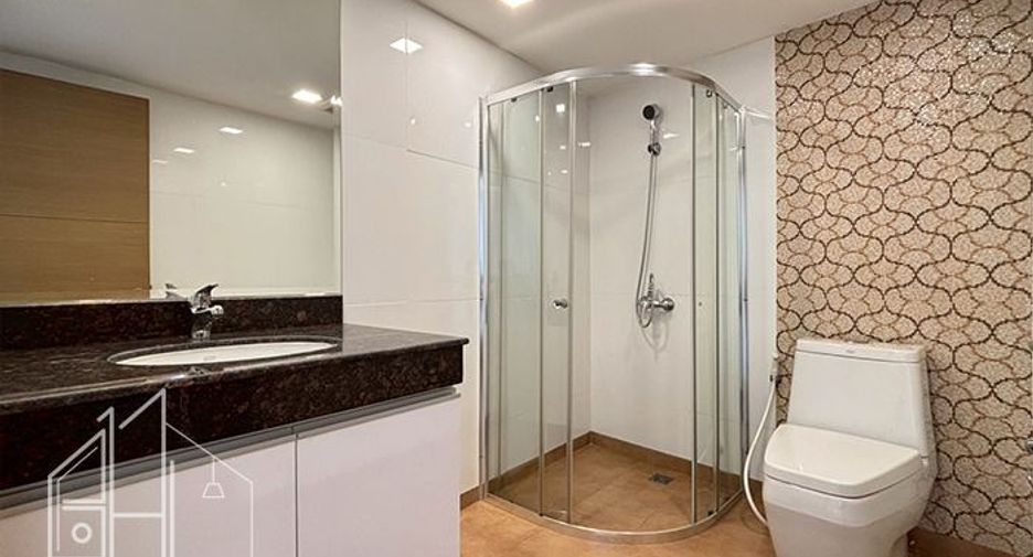 Condo en alquiler de 3 habitaciones en Khlong Toei, Bangkok