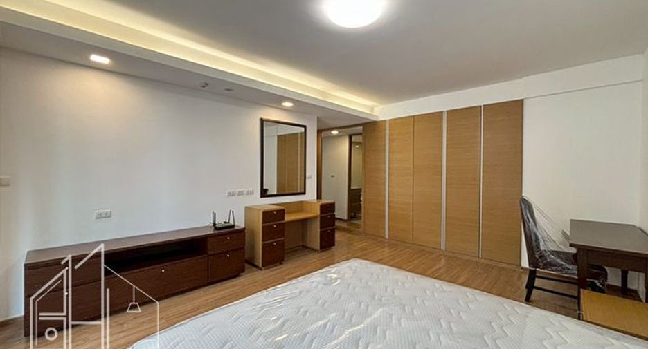 Condo en alquiler de 3 habitaciones en Khlong Toei, Bangkok