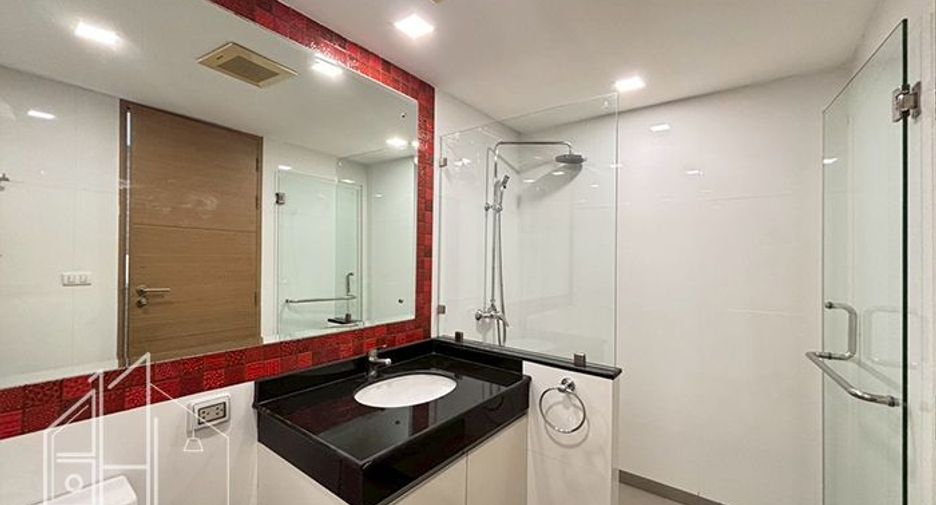 Condo en alquiler de 3 habitaciones en Khlong Toei, Bangkok