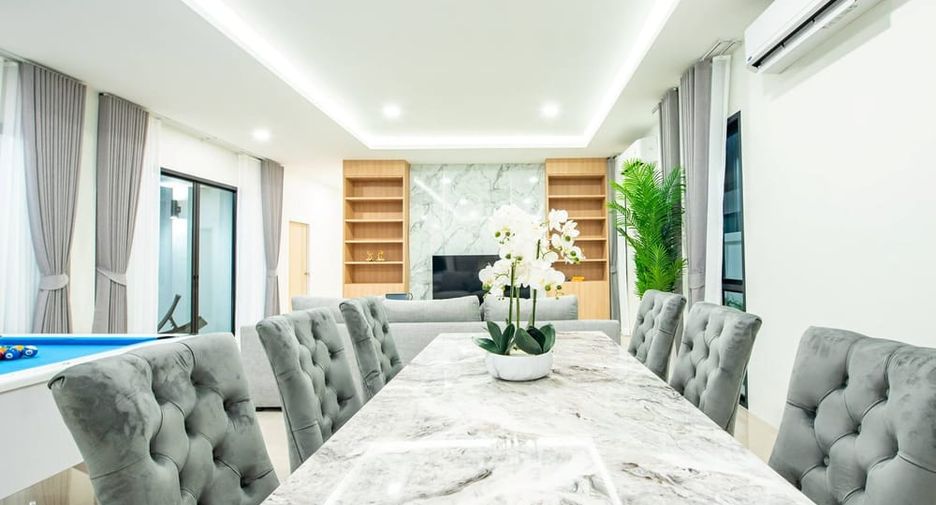 For rent 4 bedrooms villa in Huay Yai, Pattaya