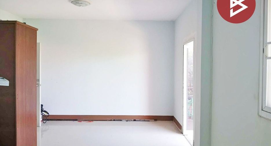 Casa adosada en venta de 3 habitaciones en Bua Yai, Nakhon Ratchasima