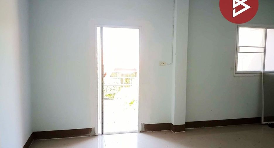 Casa adosada en venta de 3 habitaciones en Bua Yai, Nakhon Ratchasima