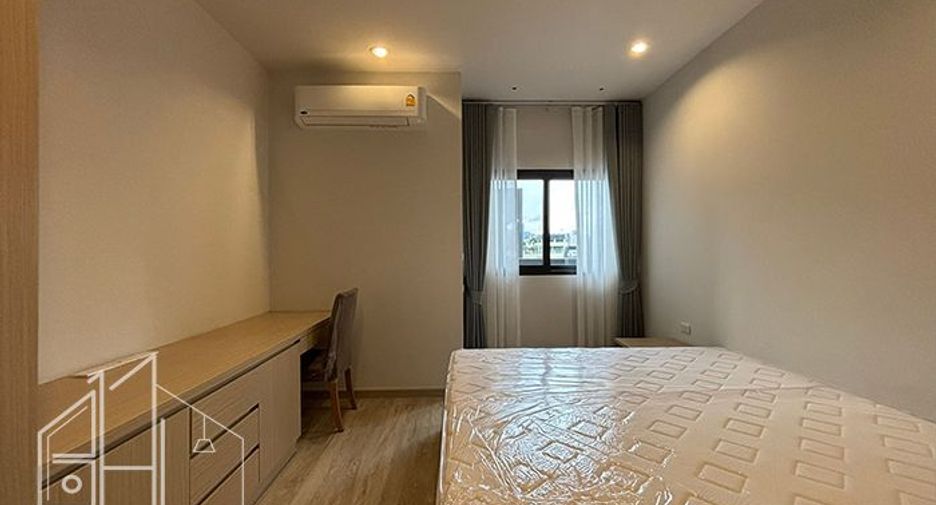 Condo en alquiler de 3 habitaciones en Watthana, Bangkok