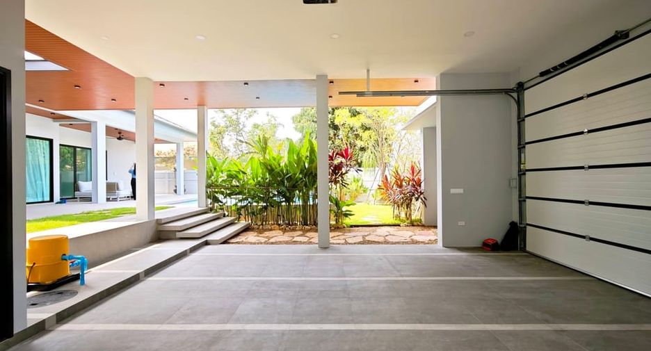 For sale 3 bedrooms villa in East Pattaya, Pattaya