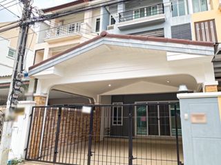 Reihenhaus zum Kauf mit 4 Zimmer in Mueang Samut Prakan, Samut Prakan