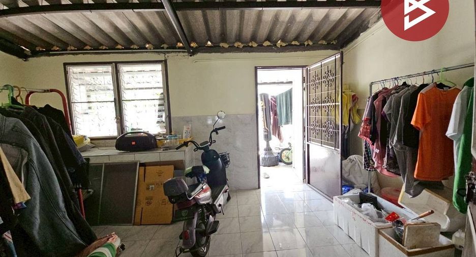 出售 3 卧室 联排别墅 在 Ban Bueng, Chon Buri
