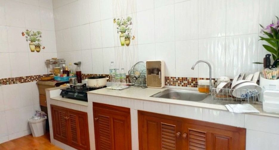 For sale 3 bedrooms house in Ban Phaeo, Samut Sakhon