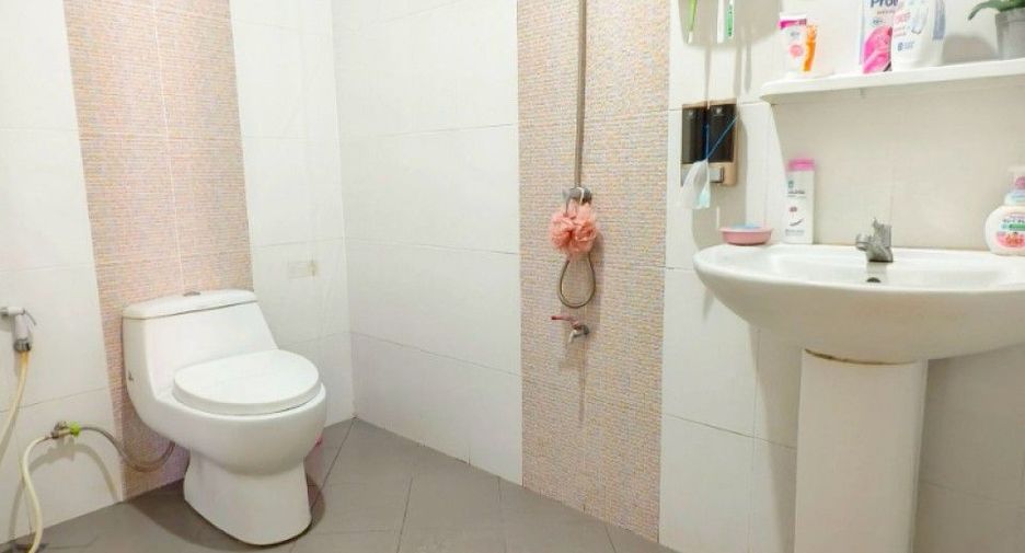 For sale 3 bedrooms house in Ban Phaeo, Samut Sakhon