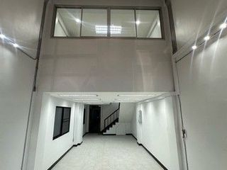 Аренда 10 спальни торговое помещение в Bang Phli, Самутпракан