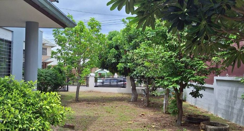 À louer 4 chambres maison à Si Racha, Chonburi