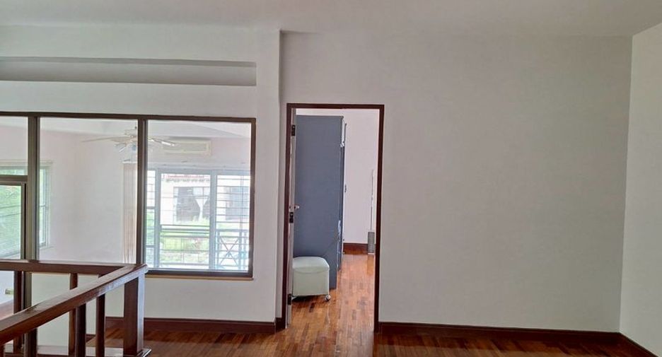 À louer 4 chambres maison à Si Racha, Chonburi
