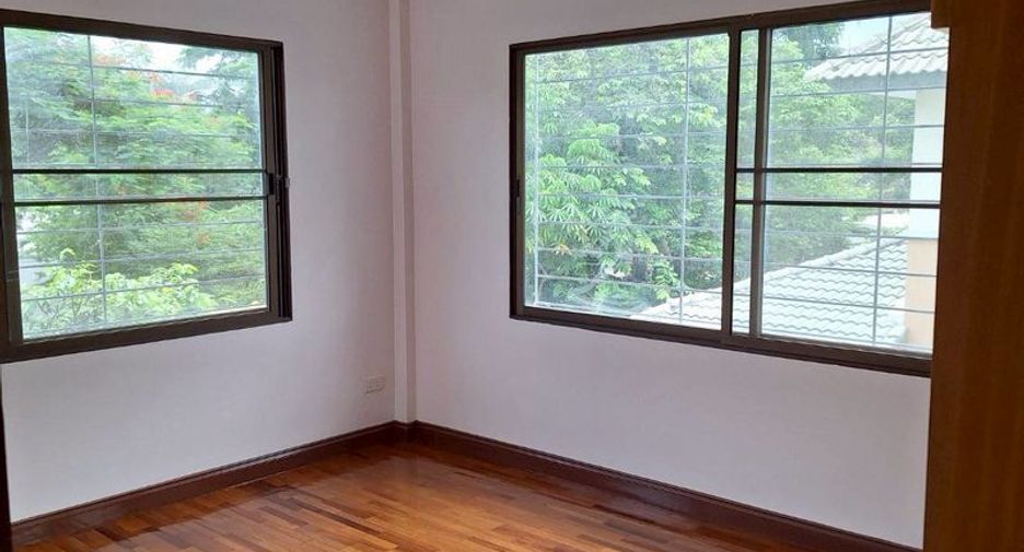 À louer 4 chambres maison à Si Racha, Chonburi