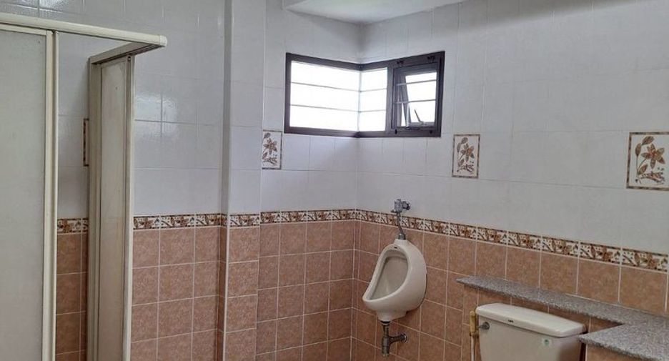 À louer 4 chambres maison à Si Racha, Chonburi