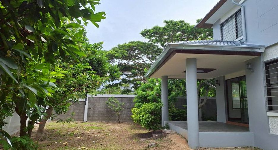 À louer 4 chambres maison à Si Racha, Chonburi