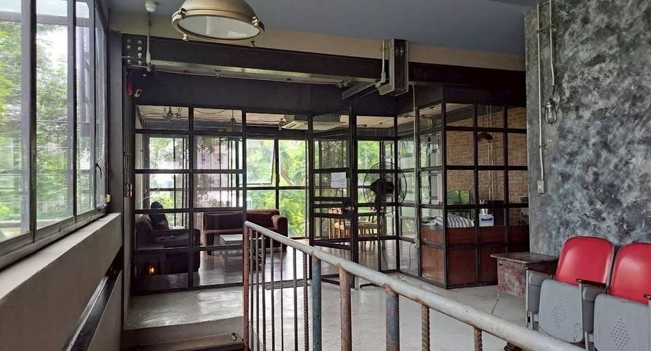 À louer 9 chambres local commercial à Lat Phrao, Bangkok