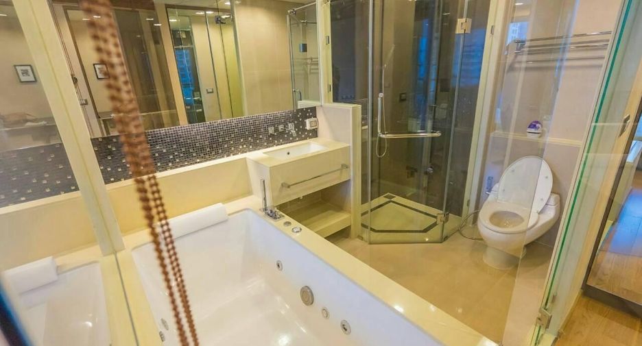 Продажа 2 спальни кондо в Сатхон, Бангкок