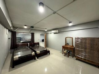 For rent 10 bedrooms office in Huai Khwang, Bangkok