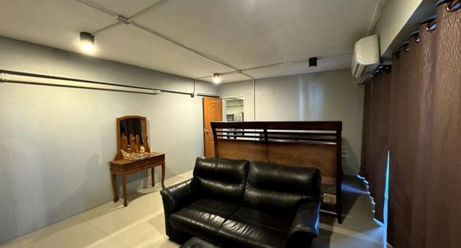 For rent 10 bedrooms office in Huai Khwang, Bangkok