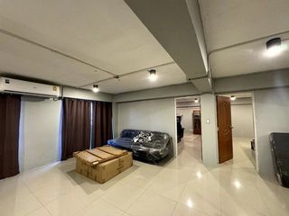 For rent 10 bedrooms office in Huai Khwang, Bangkok