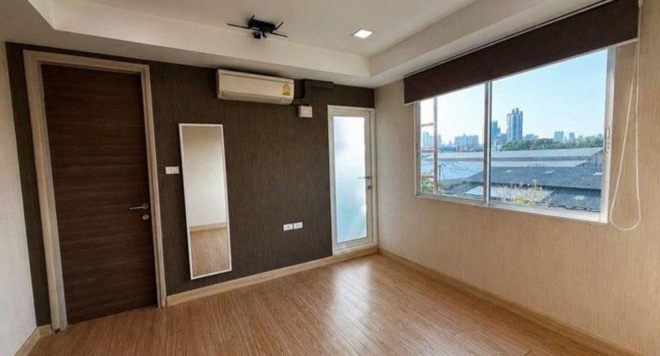 Büro zur Miete mit 5 Zimmer in Yan Nawa, Bangkok