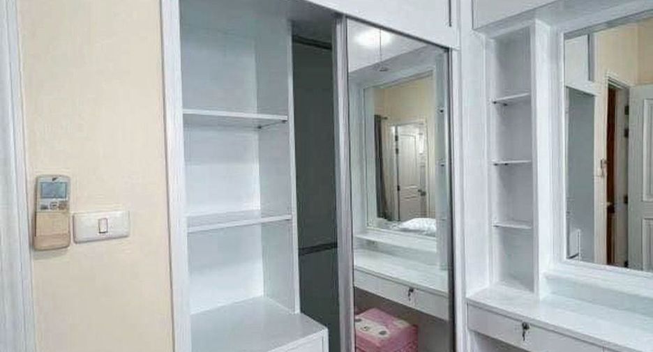 Casa adosada en alquiler de 3 habitaciones en Bang Na, Bangkok
