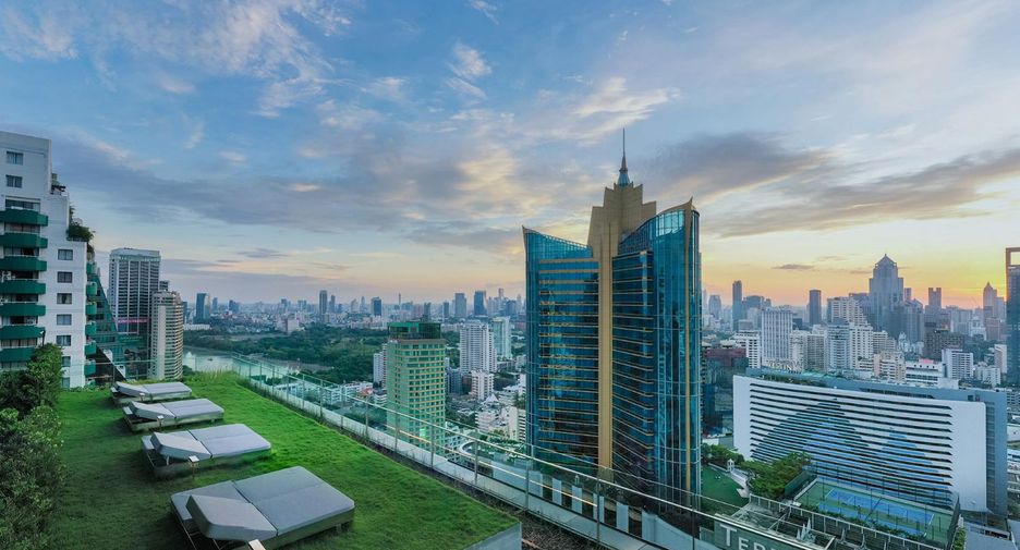 For rent 3 bedrooms condo in Khlong Toei, Bangkok