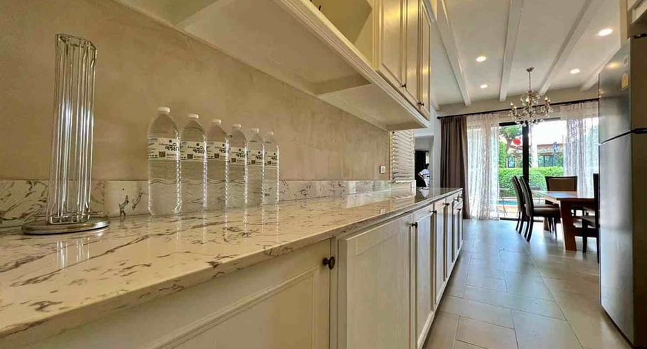 For rent 3 ベッドルーム villa in Sattahip, Chonburi