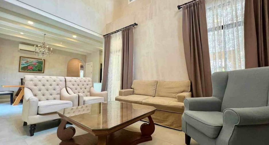 For rent 3 ベッドルーム villa in Sattahip, Chonburi