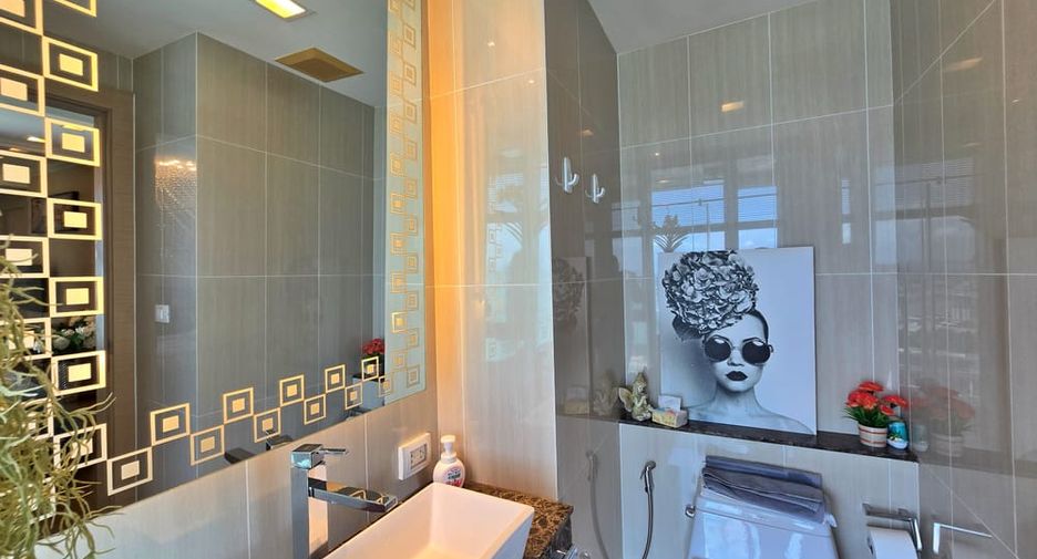For rent 2 bedrooms condo in North Pattaya, Pattaya