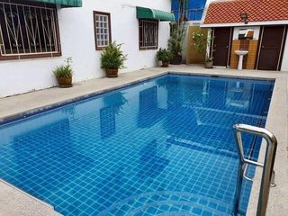 出租 4 卧室 联排别墅 在 Bang Lamung, Chon Buri