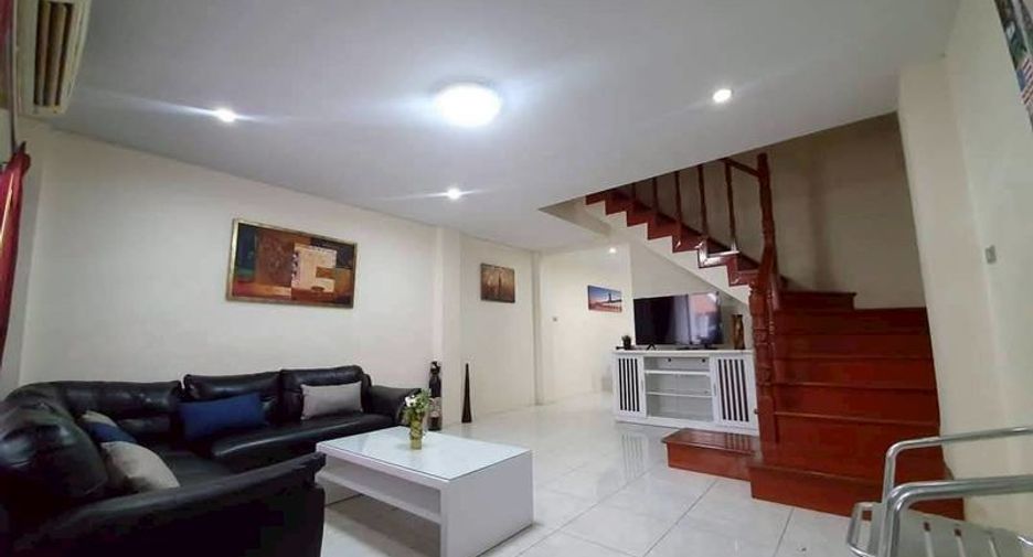 Casa adosada en alquiler de 4 habitaciones en Pratumnak, Pattaya