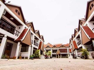 出租 4 卧室 联排别墅 在 Bang Lamung, Chon Buri