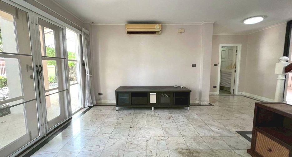 For sale 3 bedrooms house in Sai Mai, Bangkok