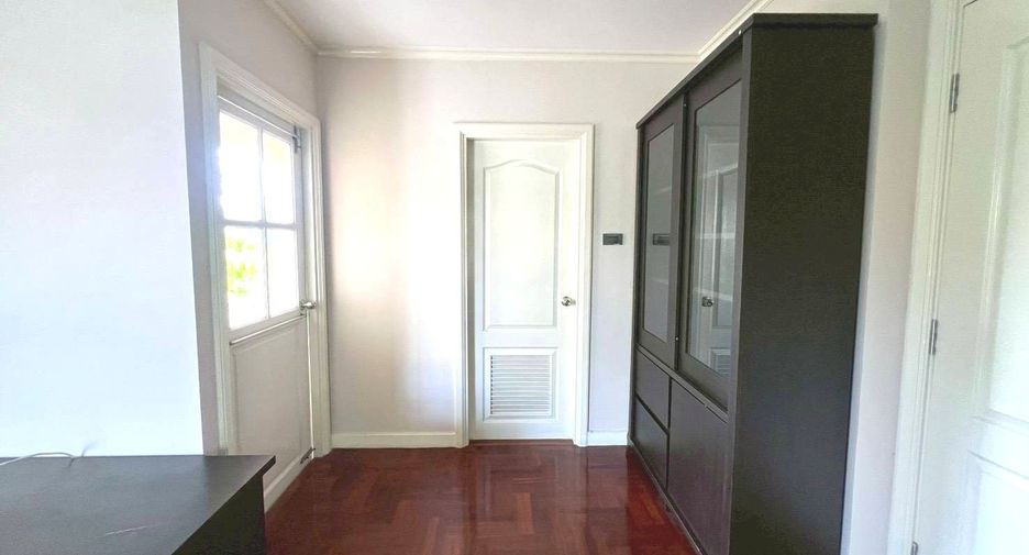 For sale 3 bedrooms house in Sai Mai, Bangkok