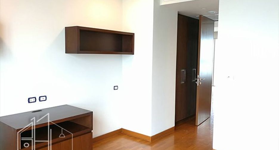 À louer 4 chambres condo à Watthana, Bangkok